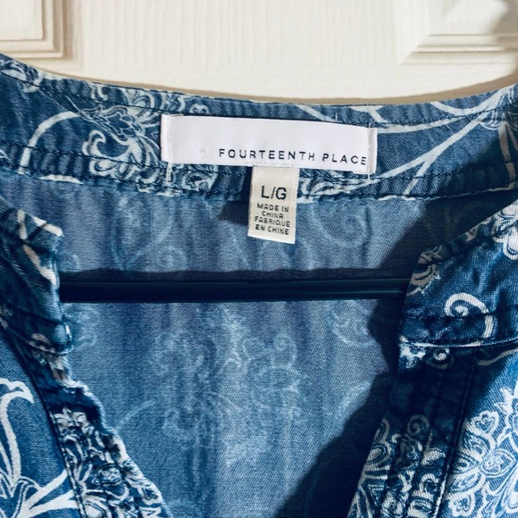 FOURTEENTH PLACE BELL SLEEVE TOP - Picture 3 of 6